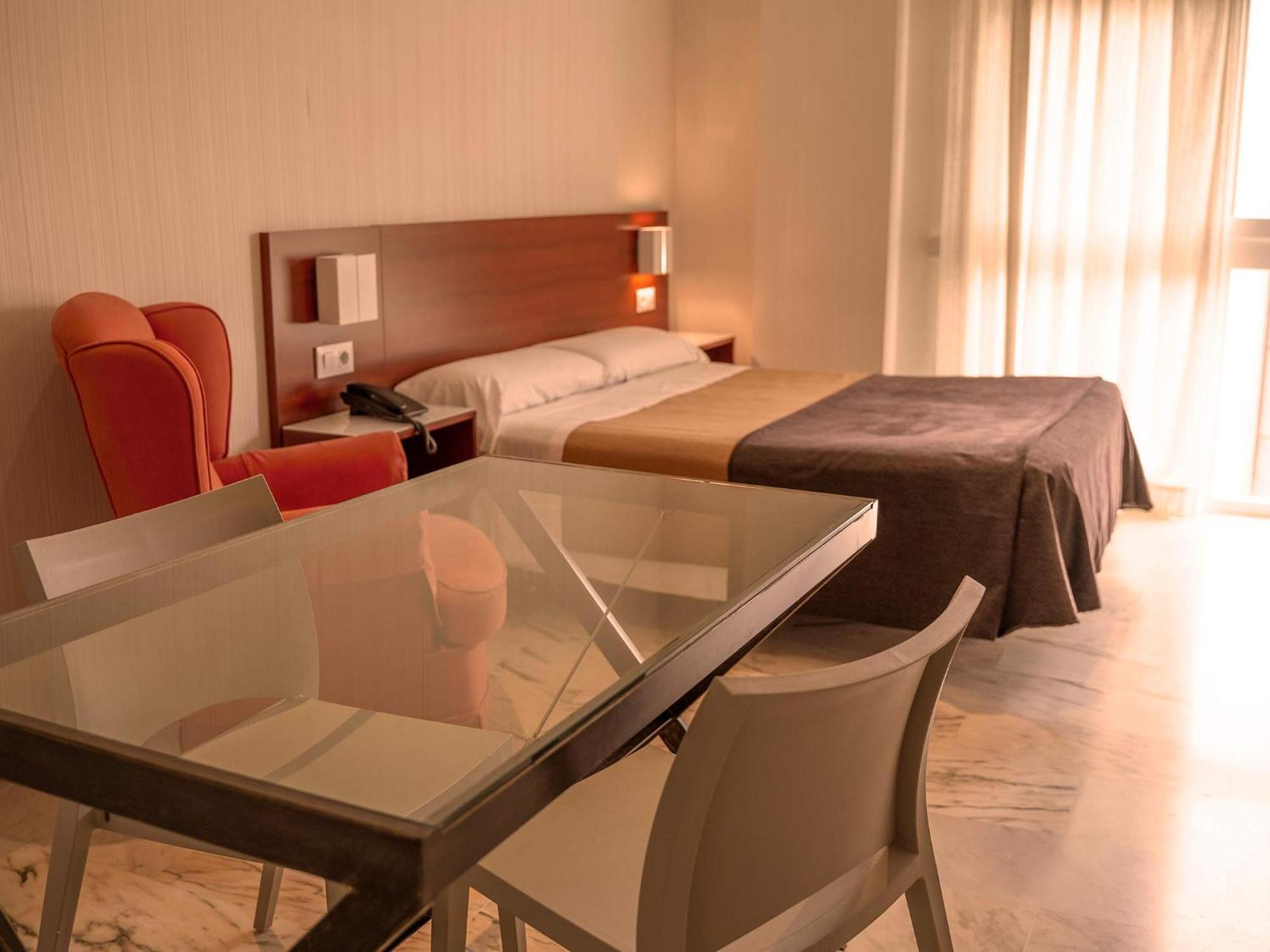 Apartamentos Vertice Bib Rambla Севілья Екстер'єр фото