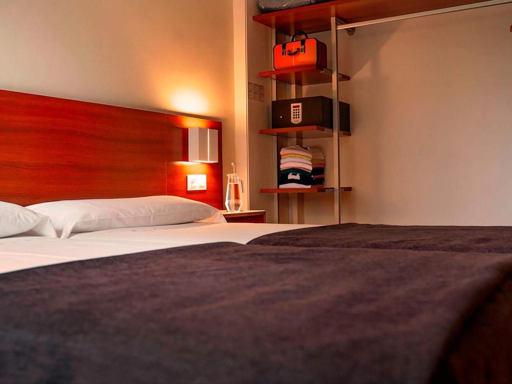 Apartamentos Vertice Bib Rambla Севілья Екстер'єр фото