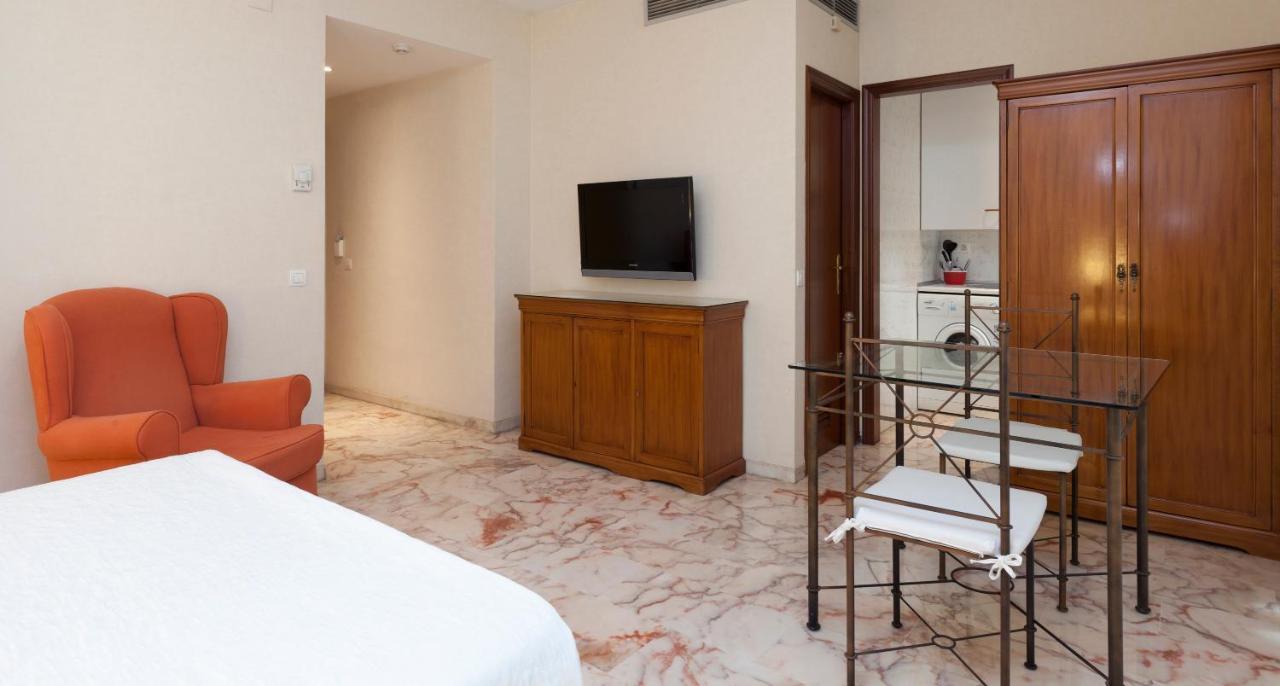 Apartamentos Vertice Bib Rambla Севілья Екстер'єр фото